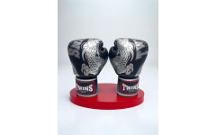 Боксерские перчатки TWINS Special FBGVL3-49 black-silver 12 oz Боксерские перчатки TWINS Special FBGVL3-49 black-silver 12 oz